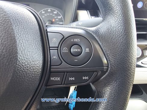 Used 2025 Toyota Corolla LE image 20