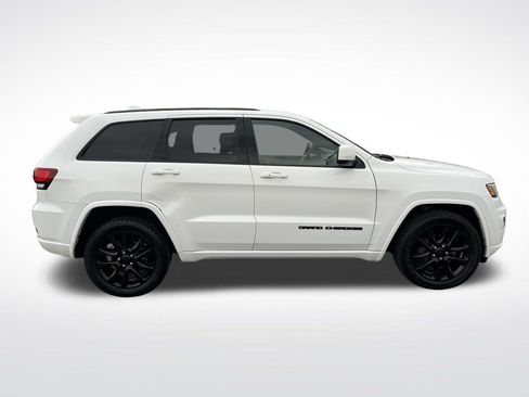 Used 2018 Jeep Grand Cherokee Altitude image 2