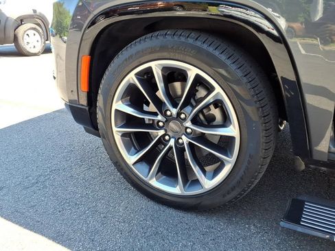 Used 2023 Jeep Wagoneer Series III w/ Premium Group I AWD/4WD image 29