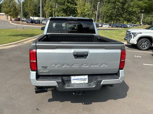Used 2024 Toyota Tacoma SR5 AWD/4WD image 9