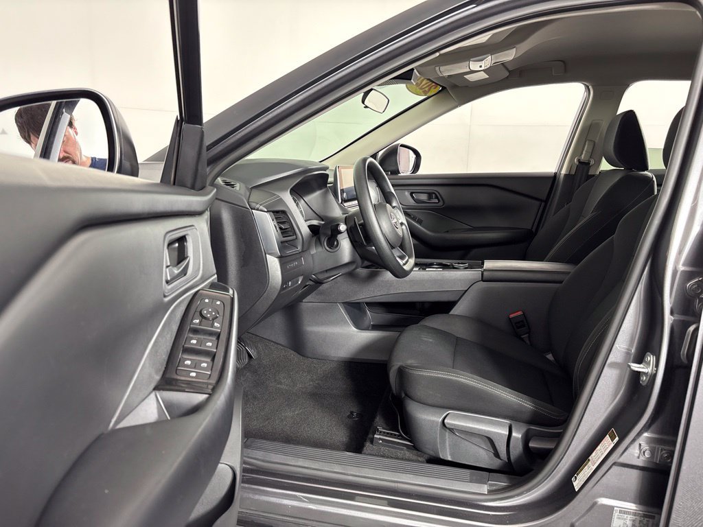Used 2024 Nissan Rogue S AWD/4WD image 25