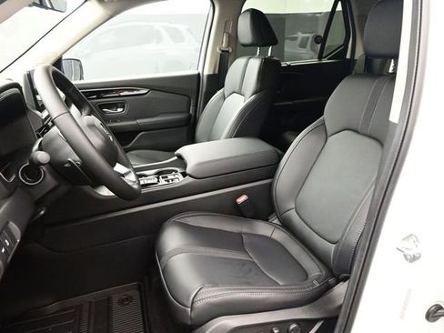 New 2025 Honda Pilot Touring image 23