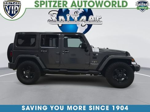 Used 2017 Jeep Wrangler Unlimited Sahara w/ Dual Top Group AWD/4WD image 10