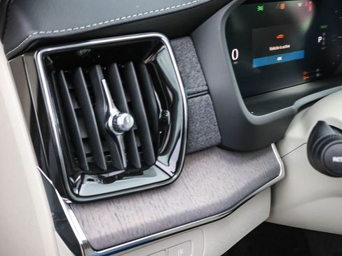 New 2026 Volvo XC90 T8 Ultra image 33