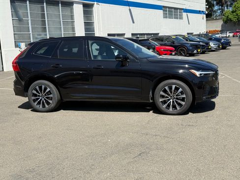 Used 2025 Volvo XC60 B5 Plus image 6