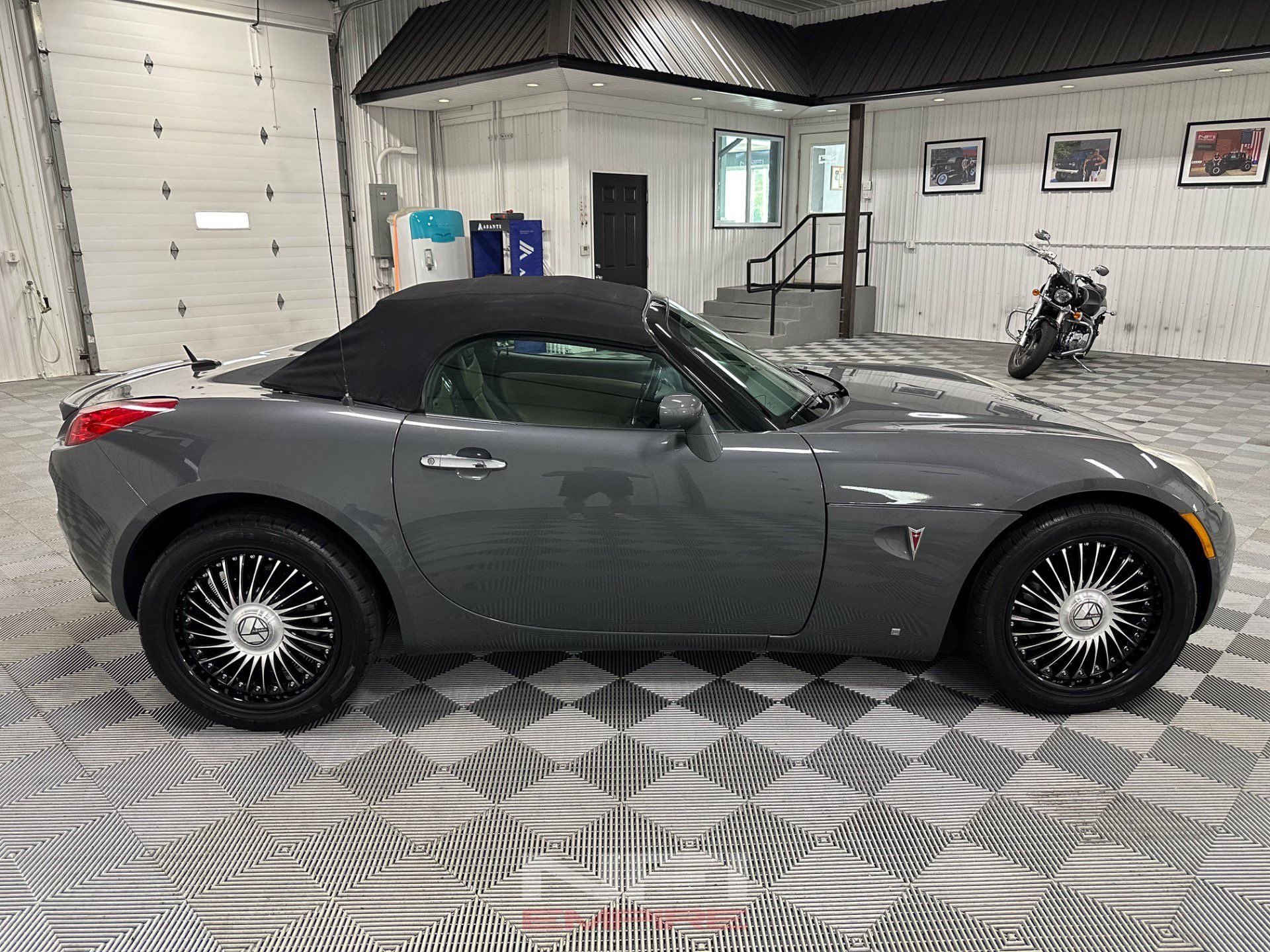 Used 2008 Pontiac Solstice Convertible w/ Premium Package RWD image 13