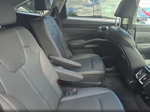Used 2023 Kia Sorento SX AWD/4WD image 5