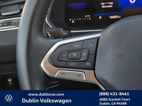 Certified 2023 Volkswagen Tiguan SE FWD image 20