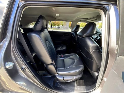 Used 2022 Toyota Highlander XLE image 16