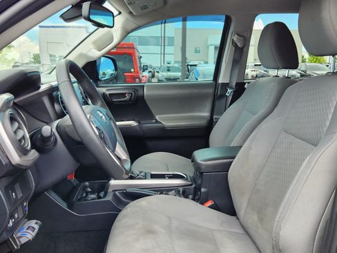 Used 2020 Toyota Tacoma SR5 AWD/4WD image 8