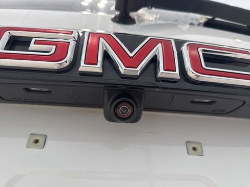 Certified 2023 GMC Acadia SLT w/ Elevation Edition image 9