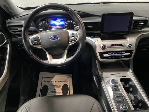 Used 2021 Ford Explorer XLT image 4