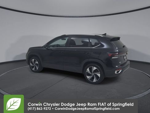 Used 2025 Volkswagen Taos SE AWD/4WD image 10