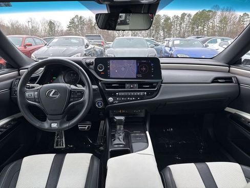 Used 2022 Lexus ES 300h F Sport image 13