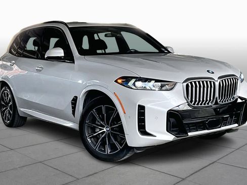 Used 2025 BMW X5 sDrive40i w/ Executive Package image 3