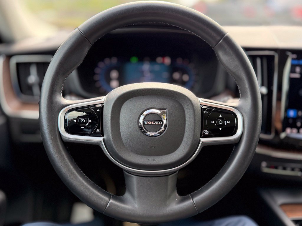 Used 2023 Volvo XC60 B5 Plus w/ Climate Package AWD/4WD image 10