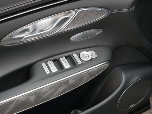 Used 2025 Genesis GV70 3.5T Sport w/ Sport Advanced Package image 19