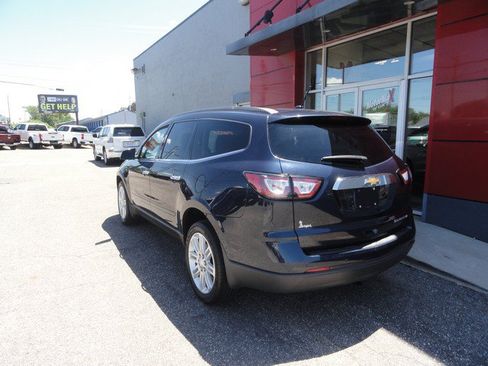 Used 2015 Chevrolet Traverse LT w/ Style and Technology Package FWD image 3