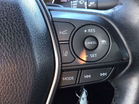 Used 2018 Toyota Camry SE image 24