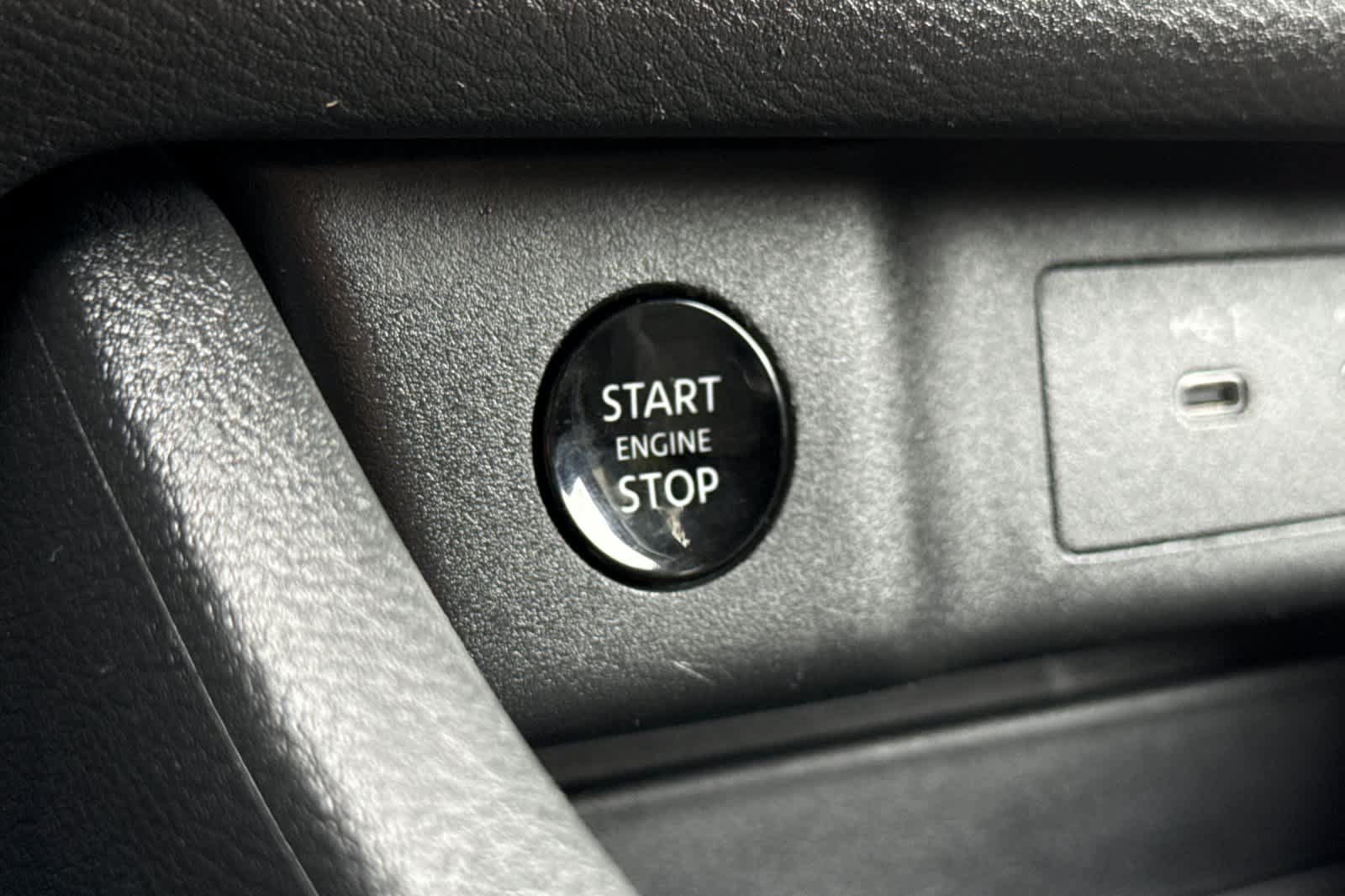Used 2025 Nissan Rogue SV AWD/4WD image 22