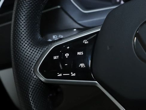 Certified 2023 Volkswagen Tiguan SE R-Line AWD/4WD image 23