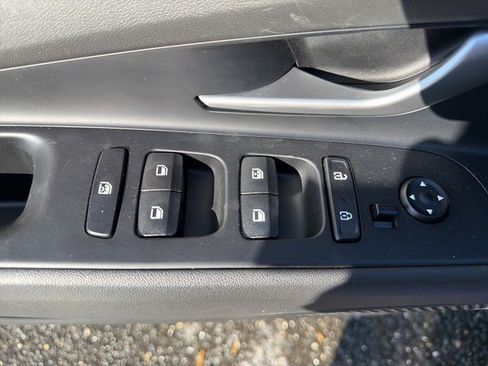 Certified 2023 Hyundai Elantra Limited image 17