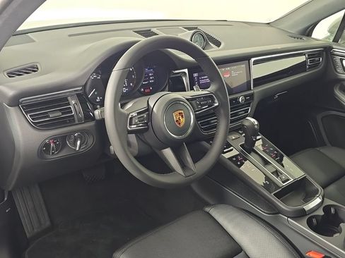 Used 2026 Porsche Macan AWD/4WD image 4