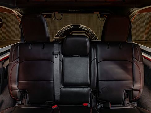 Used 2024 Jeep Wrangler Unlimited Rubicon image 24