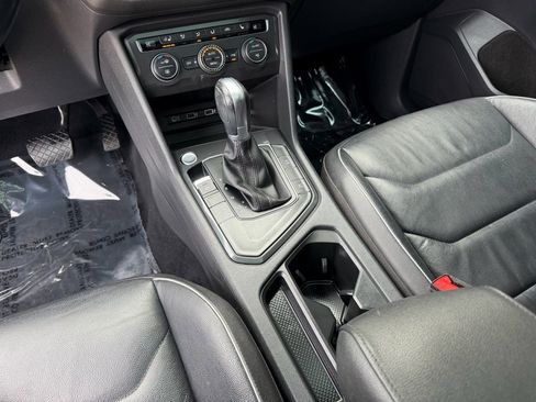 Used 2018 Volkswagen Tiguan SEL Premium image 35