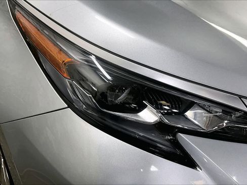 Used 2024 Toyota Sienna Platinum image 25