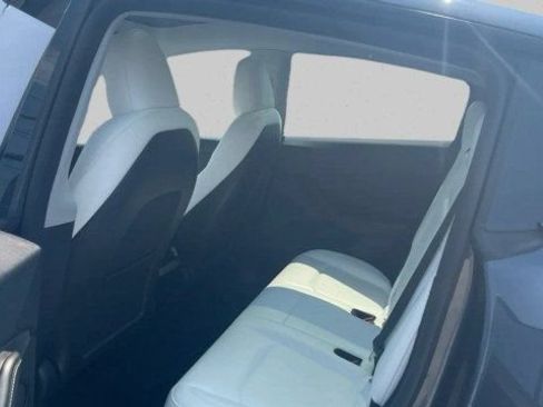 Used 2024 Tesla Model Y Long Range AWD/4WD image 18