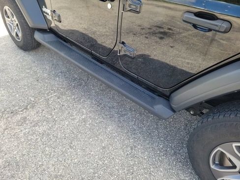 Used 2021 Jeep Wrangler Unlimited Sport w/ Sun And Sound Package AWD/4WD image 10