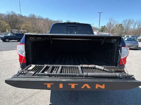 Used 2018 Nissan Titan SL w/ Chrome Package AWD/4WD image 6