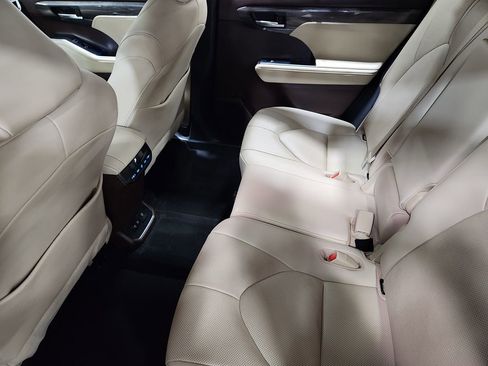 Used 2021 Toyota Highlander Limited image 52