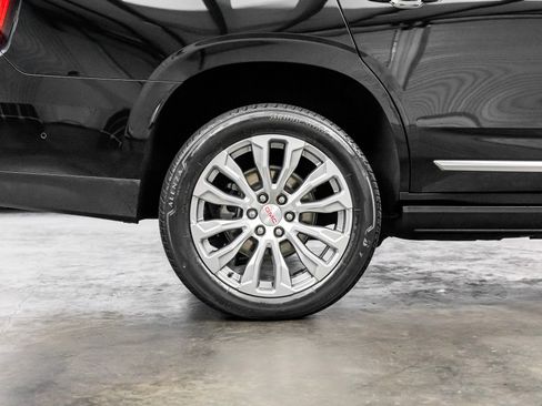 Used 2023 GMC Yukon Denali w/ Denali Reserve Package image 27