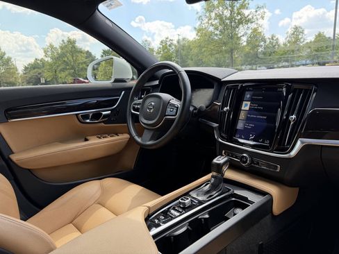 Used 2017 Volvo S90 T5 Momentum w/ Convenience Package FWD image 18