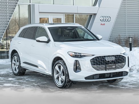 Certified 2025 Audi Q5 Premium Plus w/ Premium Plus image 2