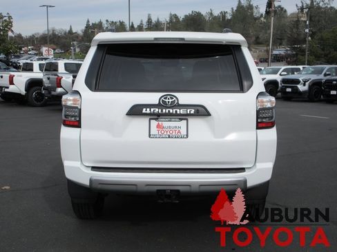 Used 2024 Toyota 4Runner TRD Off-Road Premium image 7
