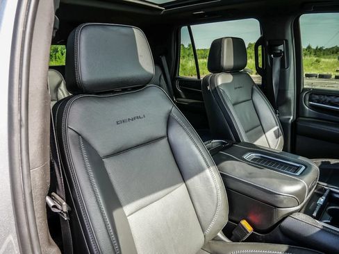 Used 2023 GMC Yukon Denali AWD/4WD image 22