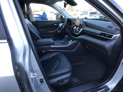 Used 2023 Toyota Highlander XLE image 34