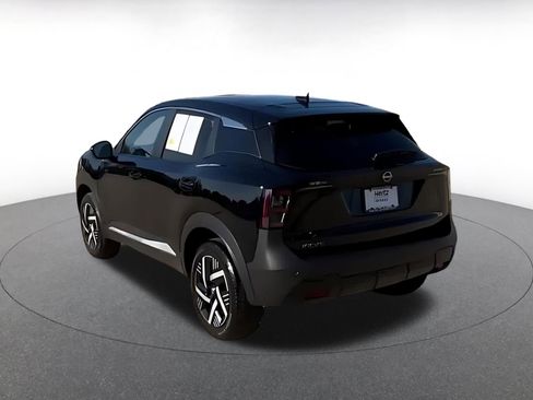 Used 2025 Nissan Kicks SV image 10