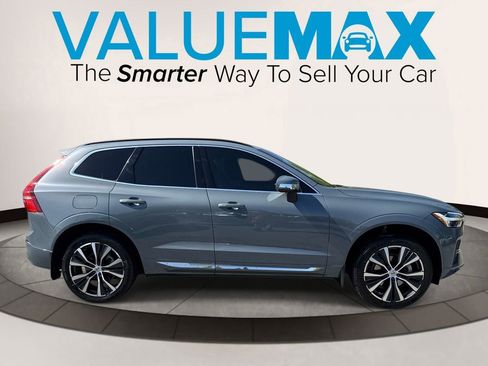 Used 2022 Volvo XC60 B5 Momentum w/ Climate Package image 2
