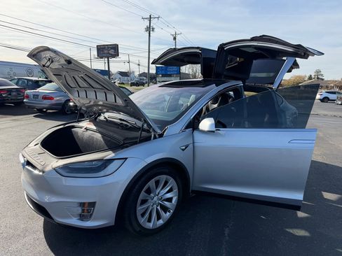 Used 2018 Tesla Model X 75D image 44