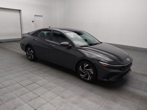 Used 2025 Hyundai Elantra Sport image 11