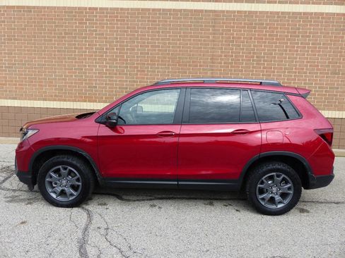 Used 2025 Honda Passport TrailSport image 5
