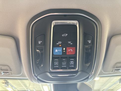 Used 2023 Jeep Grand Cherokee L Limited image 41