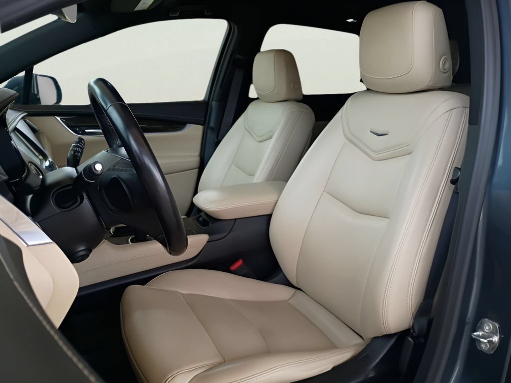 Used 2019 Cadillac XT5 FWD image 8