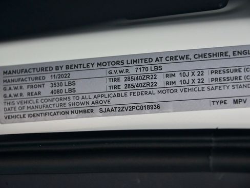 Used 2023 Bentley Bentayga image 22