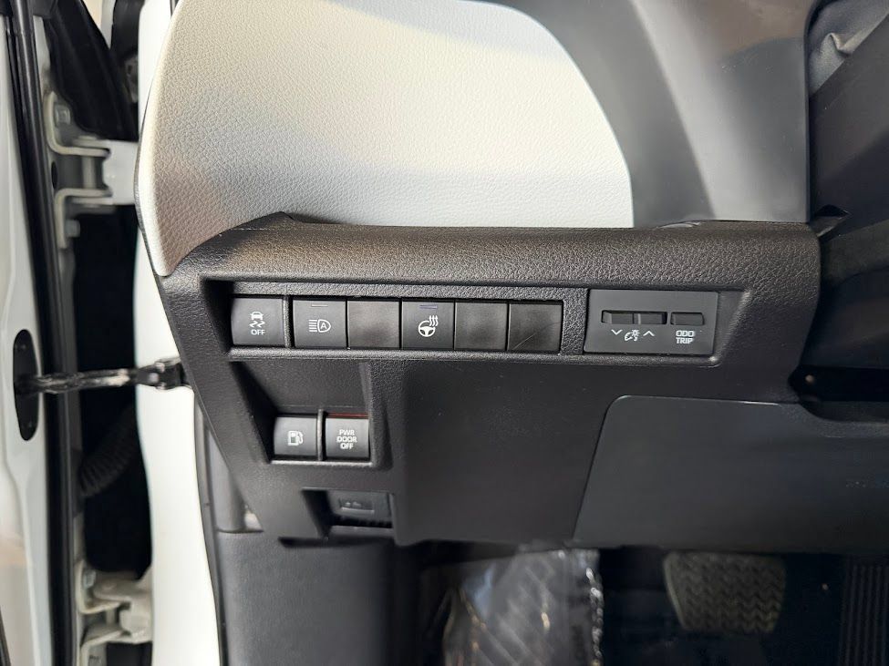 Used 2025 Toyota Sienna XLE FWD image 20