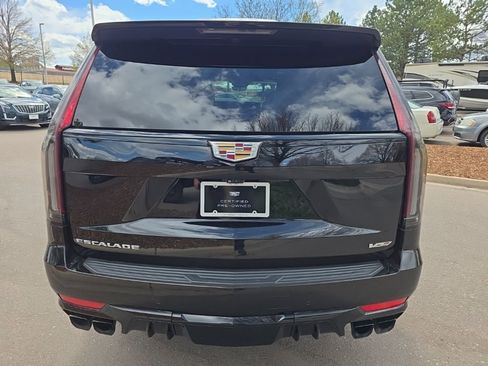 Used 2023 Cadillac Escalade ESV V image 5